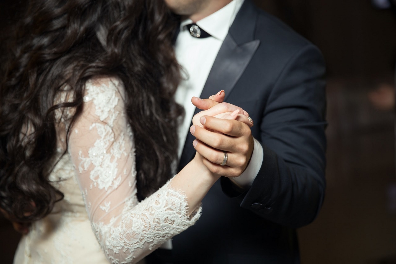 Ślub w stylu glamour – jak go przygotować