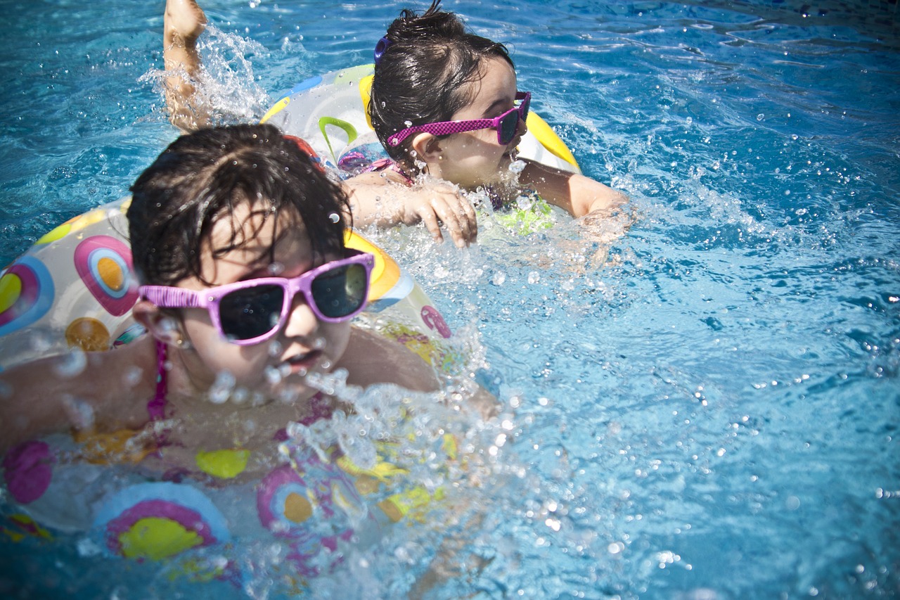 Jak nakłonić dzieci do nauki pływania?