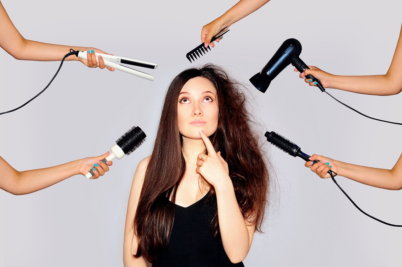 W jakim zakresie może pomóc naszym włosom profesjonalny fryzjer?