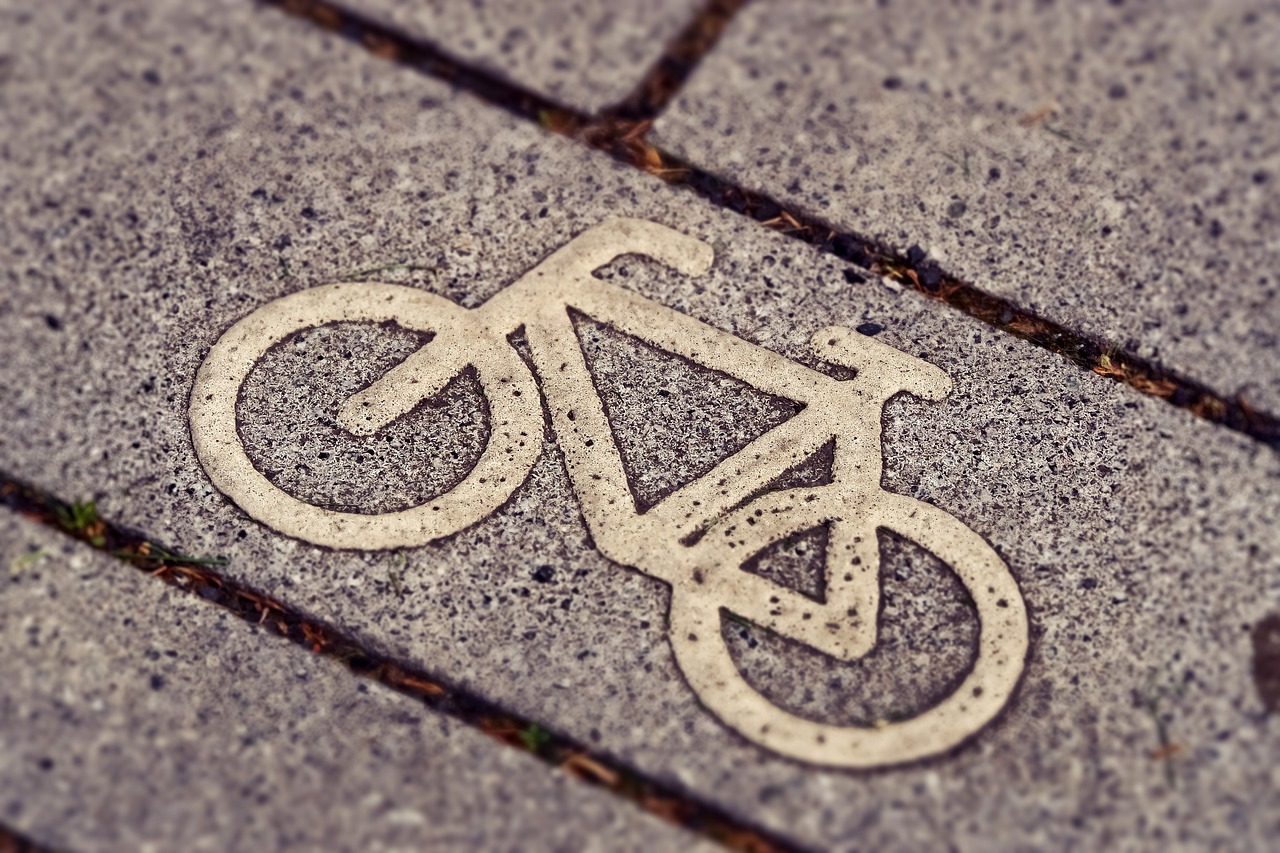 Dlaczego warto pomyśleć o parkingu rowerowym dla swoich pracowników?